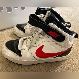 Nike - Size 5Y